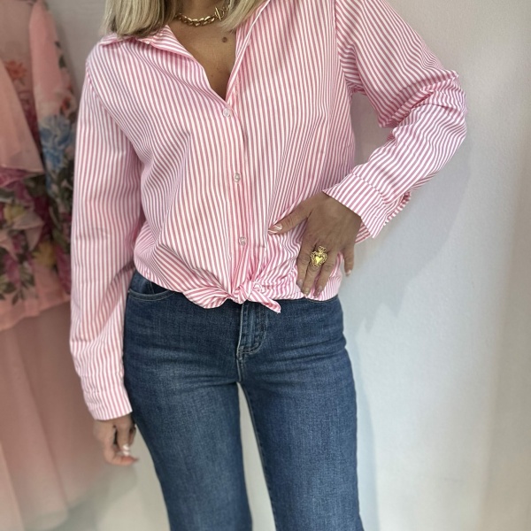 Camicia con nodo rosa