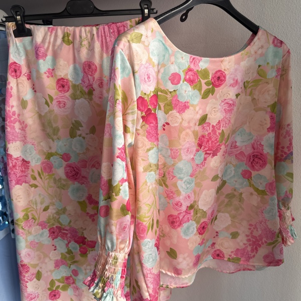 Completo con gonna a tubino rosa - immagine 4