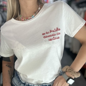 T-shirt scritta ricamata