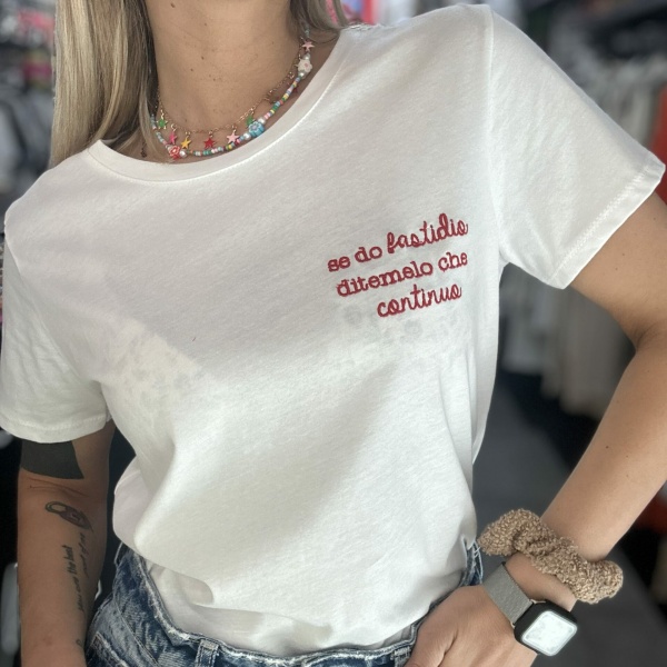T-shirt scritta ricamata