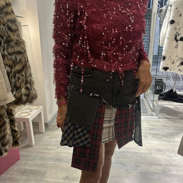 Pantaloncino effetto gonna - immagine 4