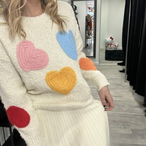 Maglioncino base bianca con cuori colorati