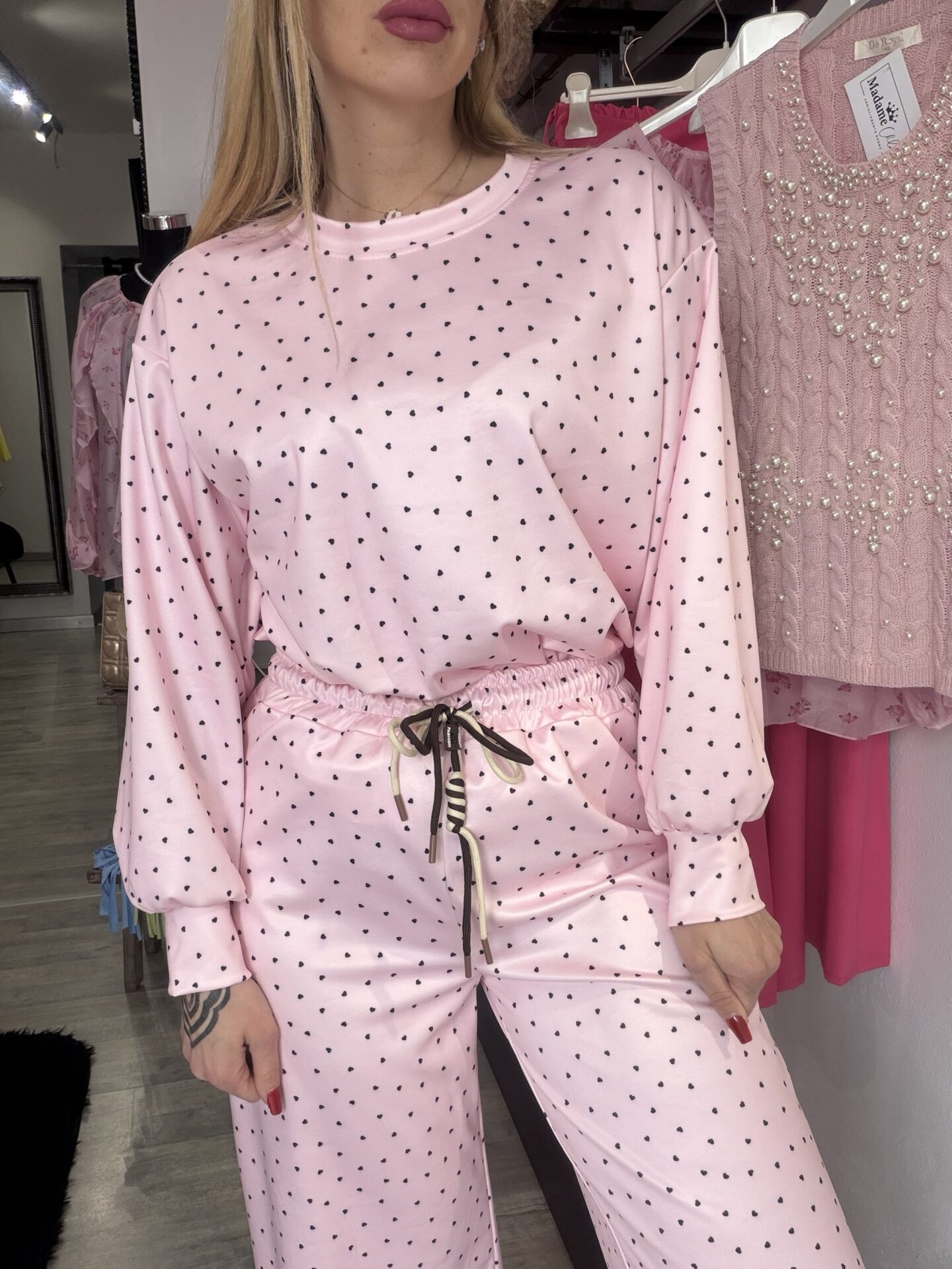 Completo rosa con cuoricini - immagine 3