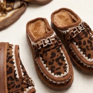 Mule platform leopardata con pelliccia